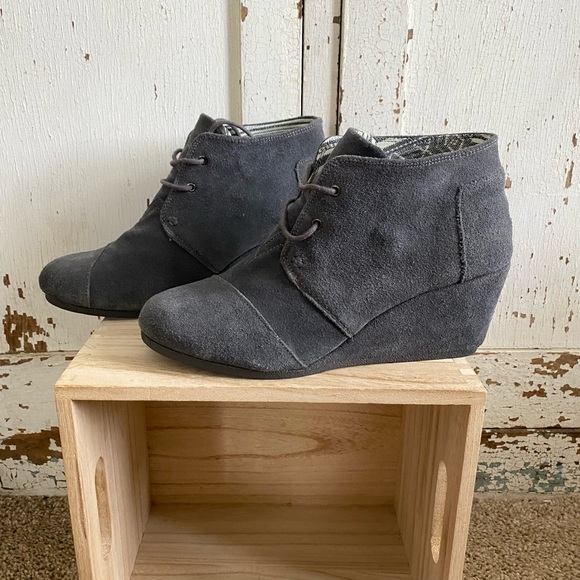 Toms size 10 (Womens) ankle boots. Smoke free home. - Picture 1 of 3